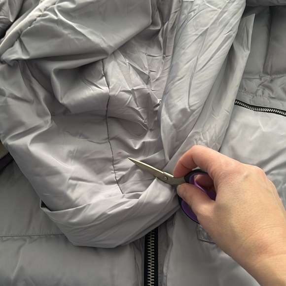 OROLAY, Women's Puffer Jacket/ Thickened Down Jacket, Size Medium - Picture 12 of 12